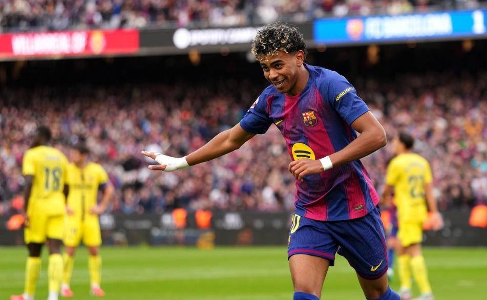 亚马尔帽子戏法造2大神迹，巴萨4-1黄潜，西甲主场13连胜宣战马竞